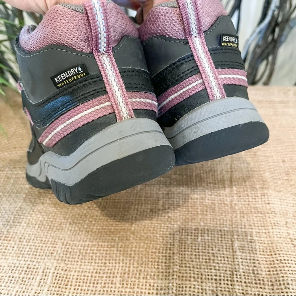 Keen Kids Hiking Boot in Black and Pink